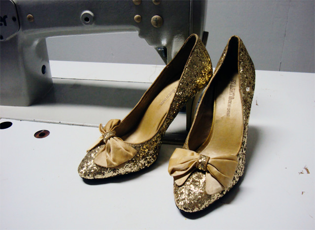 Glitter bow heels