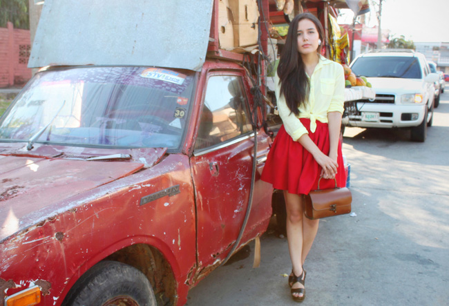 Honduras blogger outfit - red gathered skirt