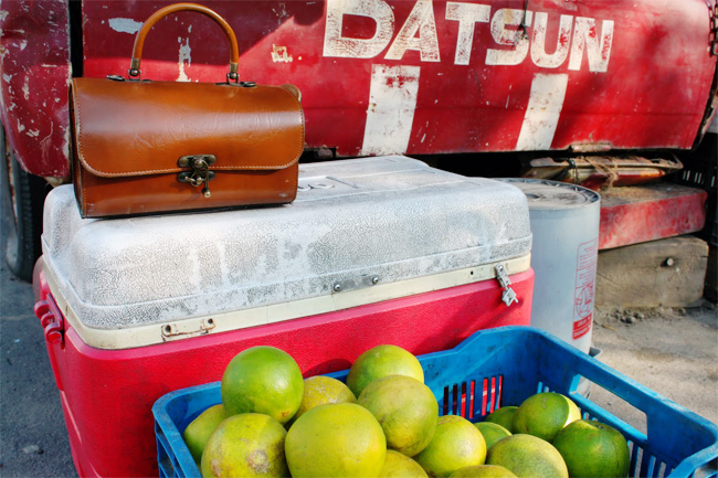 Vintage handbag and Honduran oranges