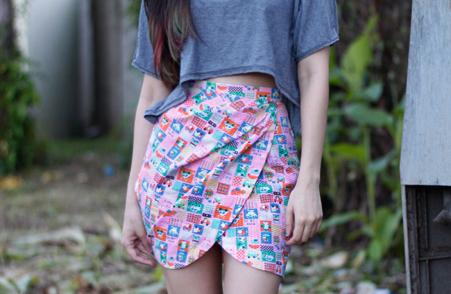 Wrap skirt and t-shirt outfit