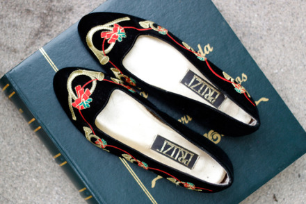 Thrifted Christmas embroidery flats shoes